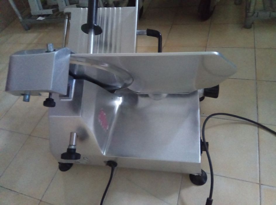 Fiambreira, curtadora carnes frias