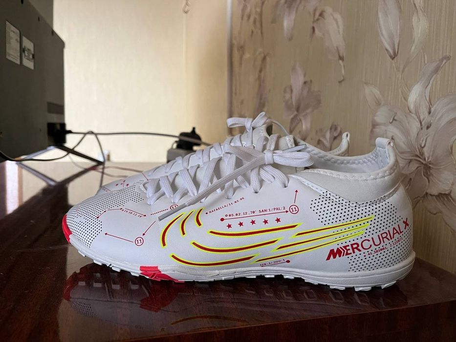 Футбольні кросівки Nike