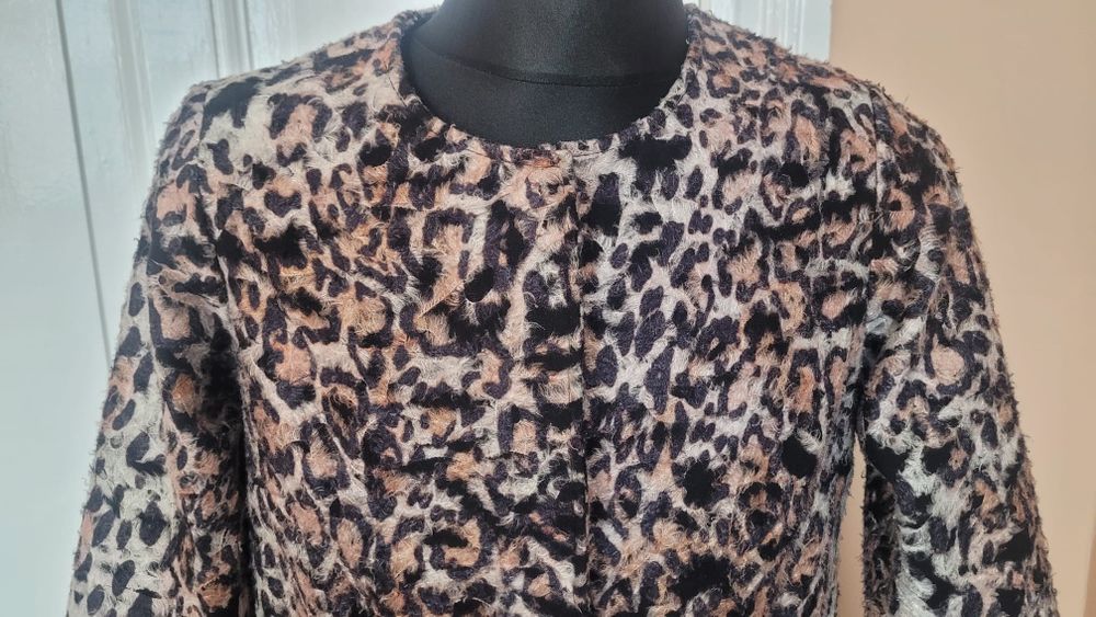 Krótki płaszczyk w panterkę, rozm.42