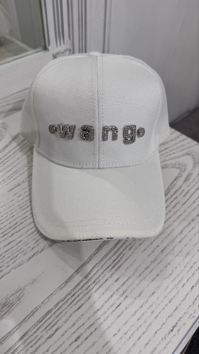 Кепка жіноча біла