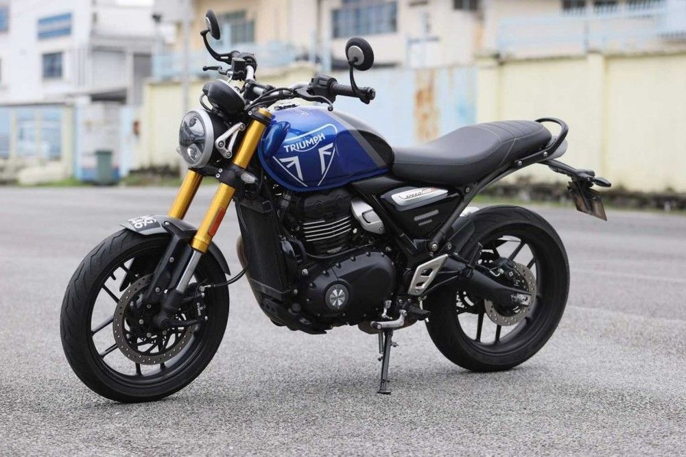 TRIUMPH SPEED TWIN 400 owiewka osłona boczek zbiornik silnik zawieszenie set podnóżek swap siedzenie chłodnica regulator moduł przełącznik przekaźnik licznik wiązka tłumik czasza wypełnienie licznik gaźnik silnik stelaż