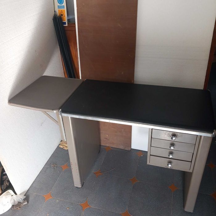 SECRETÁRIA Antiga com tampo em pele