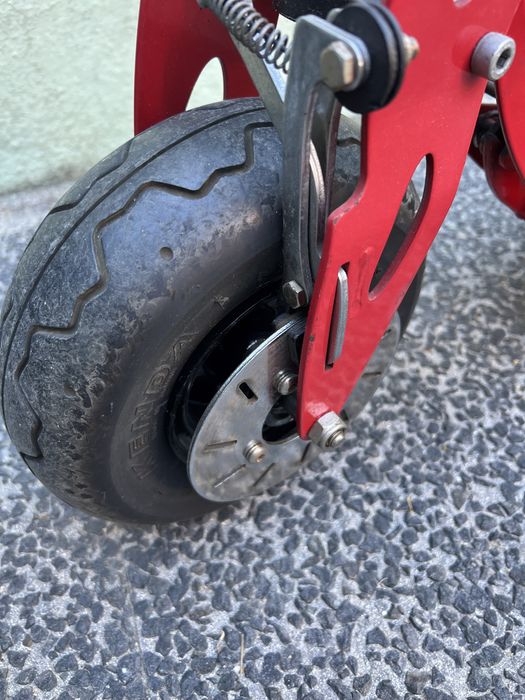 Trotineta Blade Z Moby com motor tanaka combustão