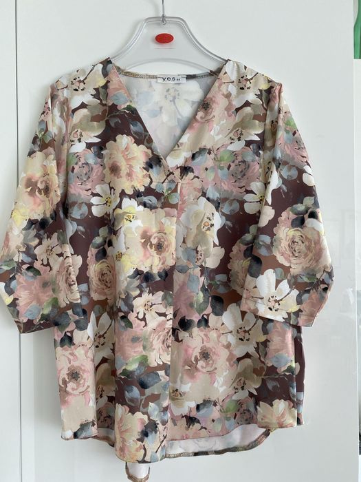 OKAZJA ! Bluzki dwie - jedna  cena /44