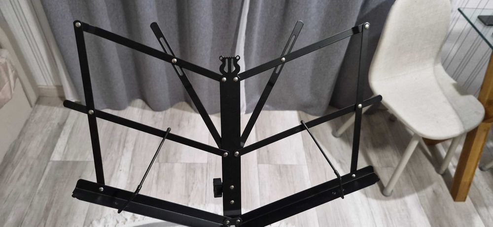 Продам пюпітр під ноти