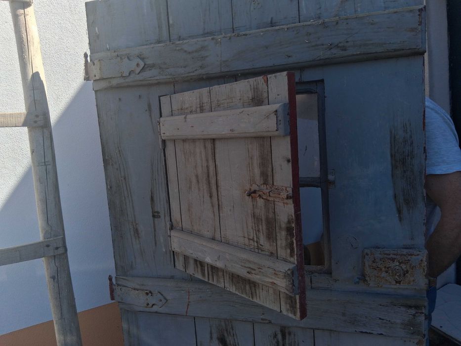 Portas de madeira antigas zona oeste