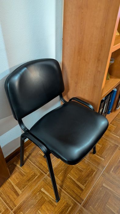 4 cadeiras de escritório pretas