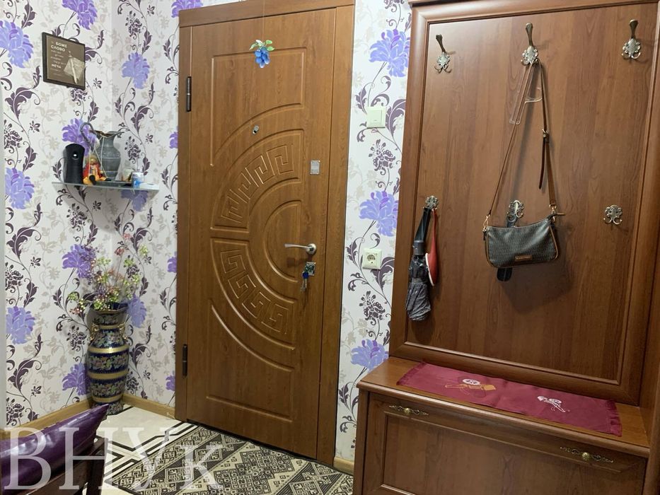 Продам 2-кімнатну квартиру з ремонтом та меблями