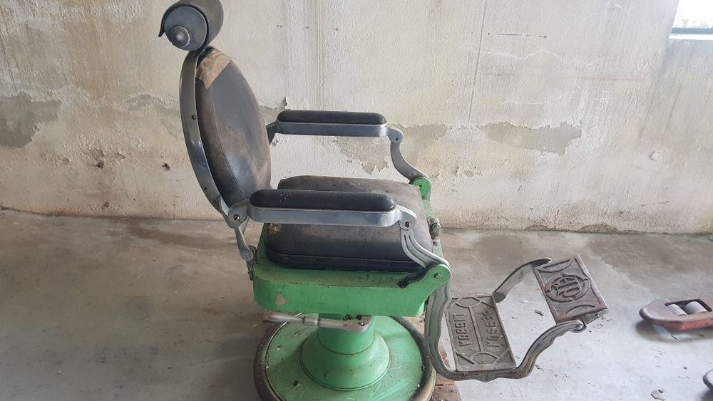 Cadeiras de barbeiro antigas