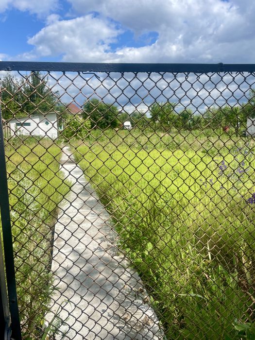 Дачна  приватизована земельна ділянка в Фурсах і фундамент під будинок