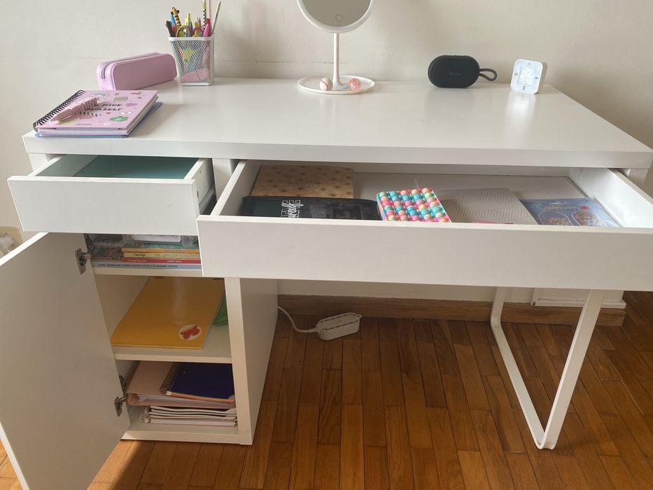 Secretaria + quadro Ikea