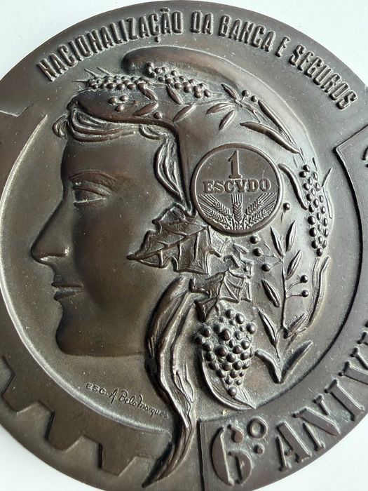 medalha comemorativa oficial em bronze- Nacionalização da Banca e Seguros em Portugal