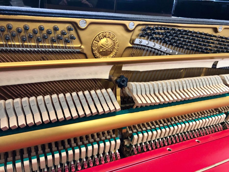 Pianino yamaha czerwone All Inclusive