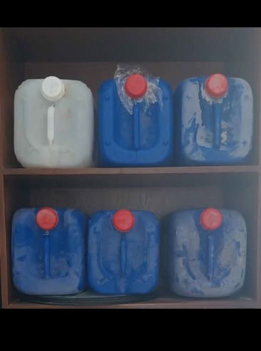 Vendo bidões de 33l usados