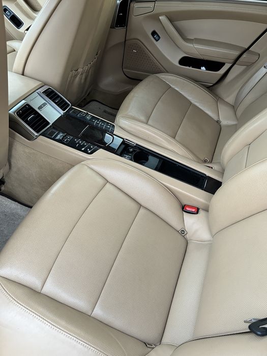В продажі шикарний Porsche Panamera S (гібрід)