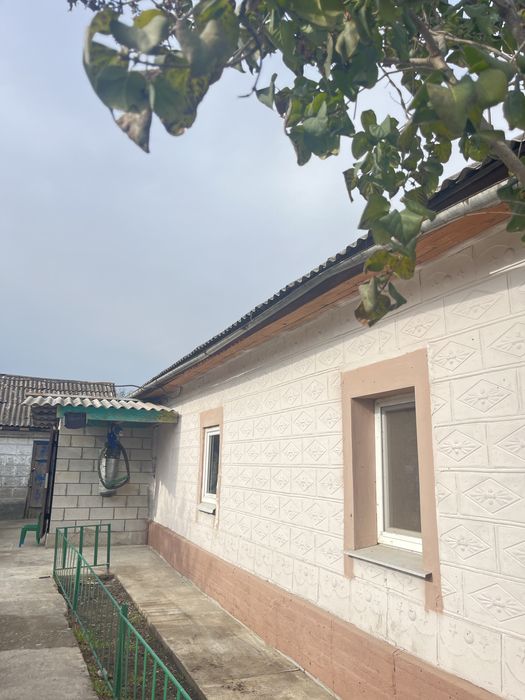 Продаж будинку м. Верхівцеве з гаражем в центрі СЕРТИФІКАТ