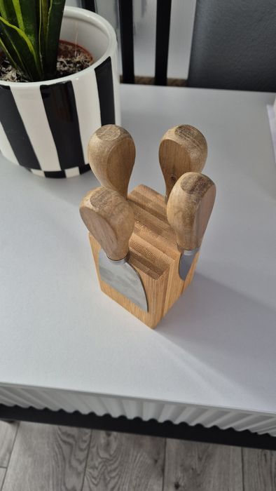 Zestaw do serwowania sera na stojaku