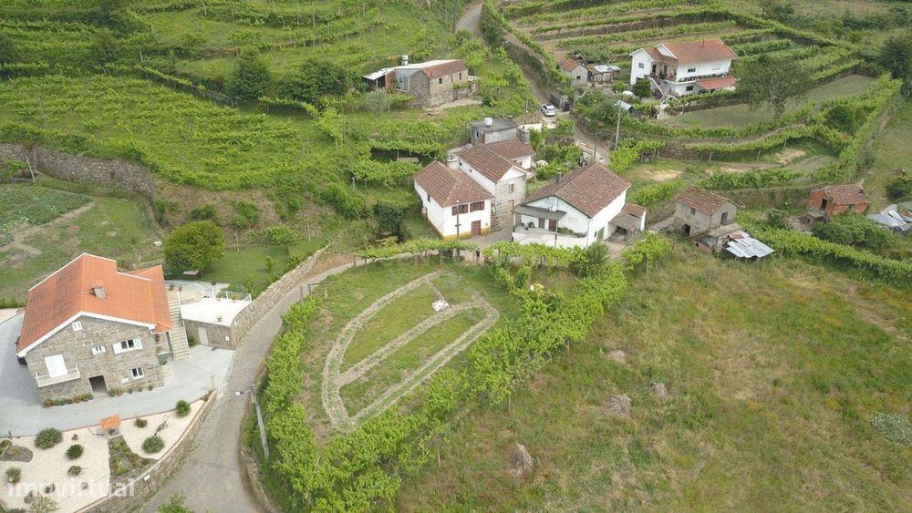 Moradia T2 em Travanca, Cinfães – Ideal para Habitação ou Férias