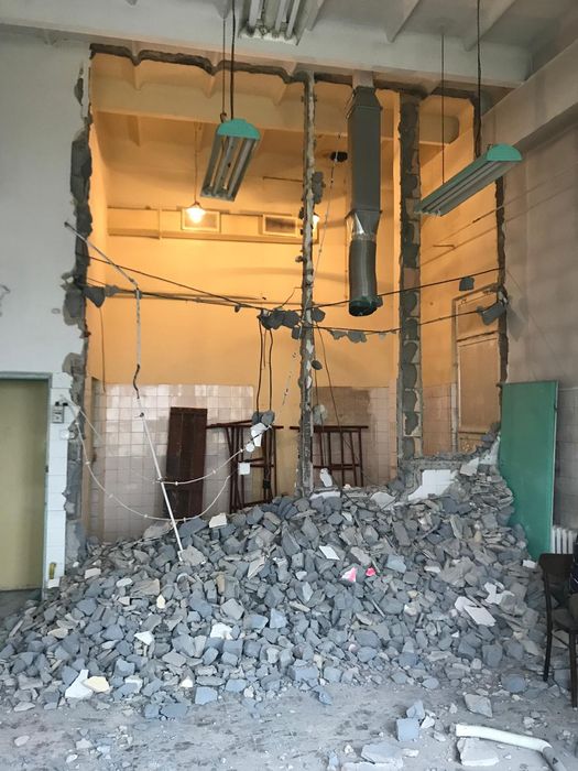 Wyburzenia rozbiórki kucie płytek