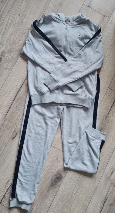 Dres Tommy Hilfiger chłopięcy 152