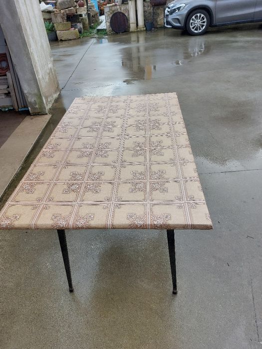 Table for six people64752393993859120