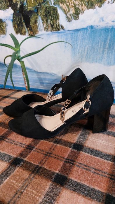 Жіночі босоніжки