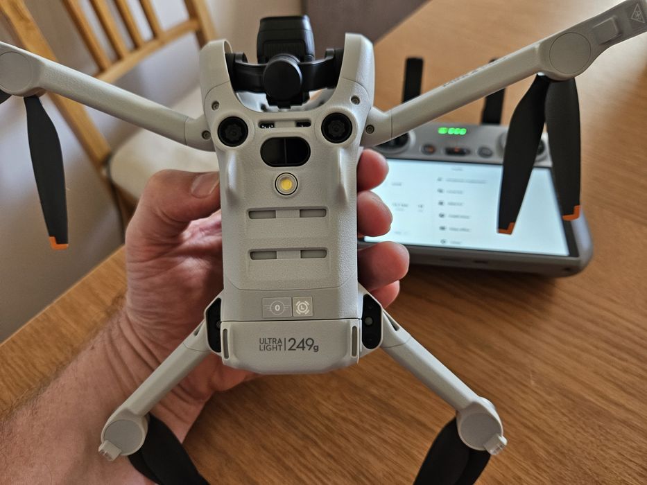 DJI Mini 4 Pro Fly More Combo RC 2 – DJI Care – jak nowy