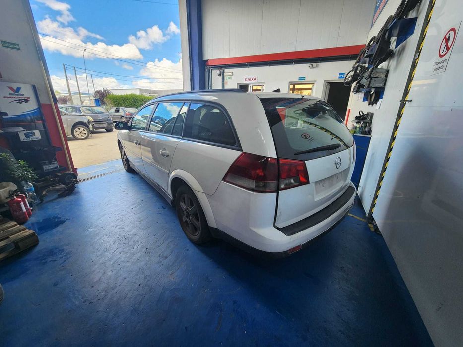 Opel Vectra C Caravan 2.2 DTI de 2004 ás peças