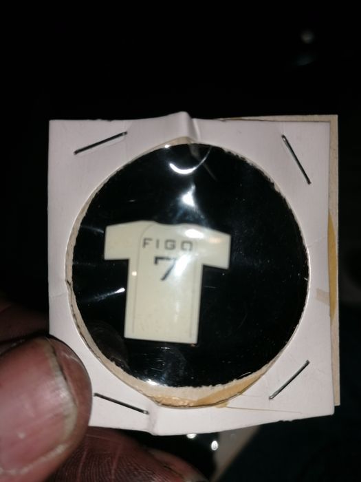 Pin da  Camisola Luís Figo #7 - Seleção Nacional - Estado MINT / NOS