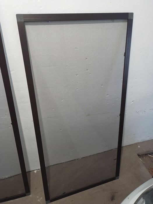 Moskitiera na owady do okna brąz