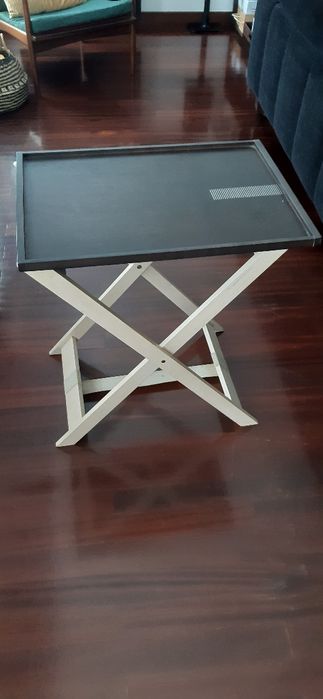 Mesa de apoio  com tabuleiro