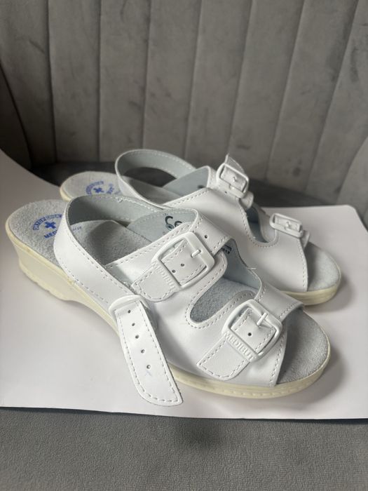Białe damskie buty medibut ortopedyczne dla pielegniarek lekarzy
