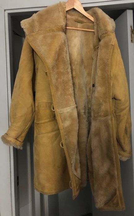 Теплая натуральная дубленка с кап