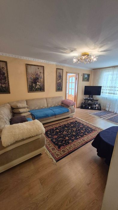 Продам 2-х кімнатну квартиру з індивідуальним опаленням біля Новинки