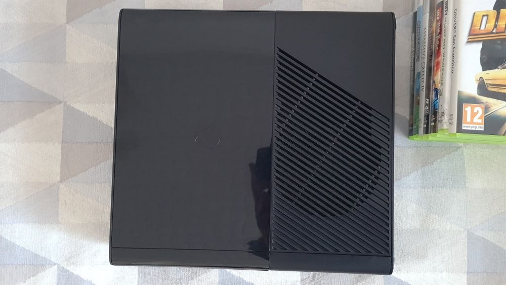 Xbox 360E 500GB zestaw gry 2 pady