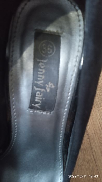 Półbuty w rozmiarze 36.