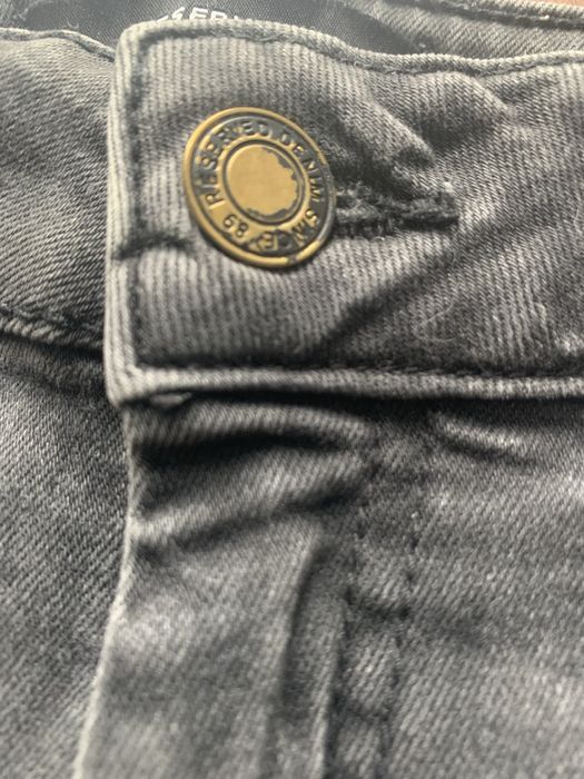 Damskie spodenki z czarnego jens Reserved