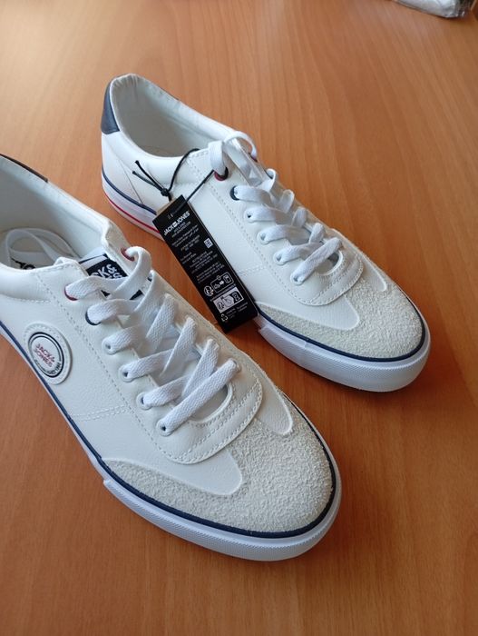 Sapatos brancos Jack e Jones tamanho 43