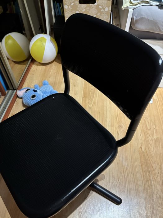 Krzesełko do biurka dziecięcego