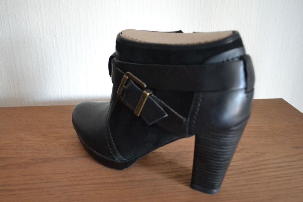 Clarks skórzane-zamszowe botki roz 5.5 (39)