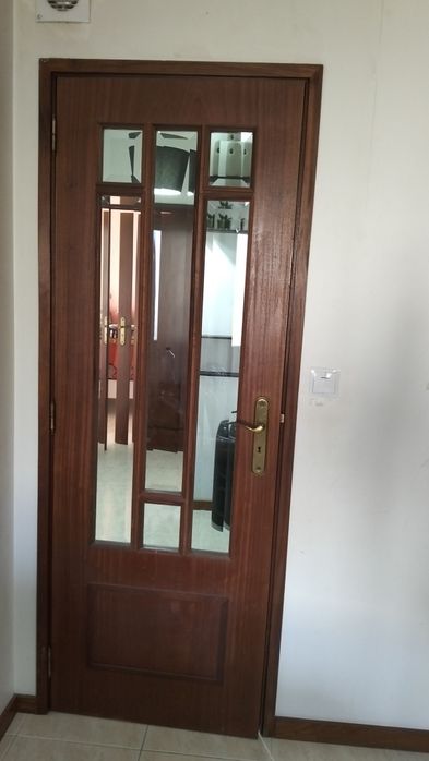 Vendo 2  portas com aro incluído 40€ cada
