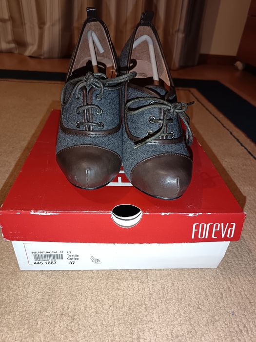 Sapatos Foreva tamanho 37