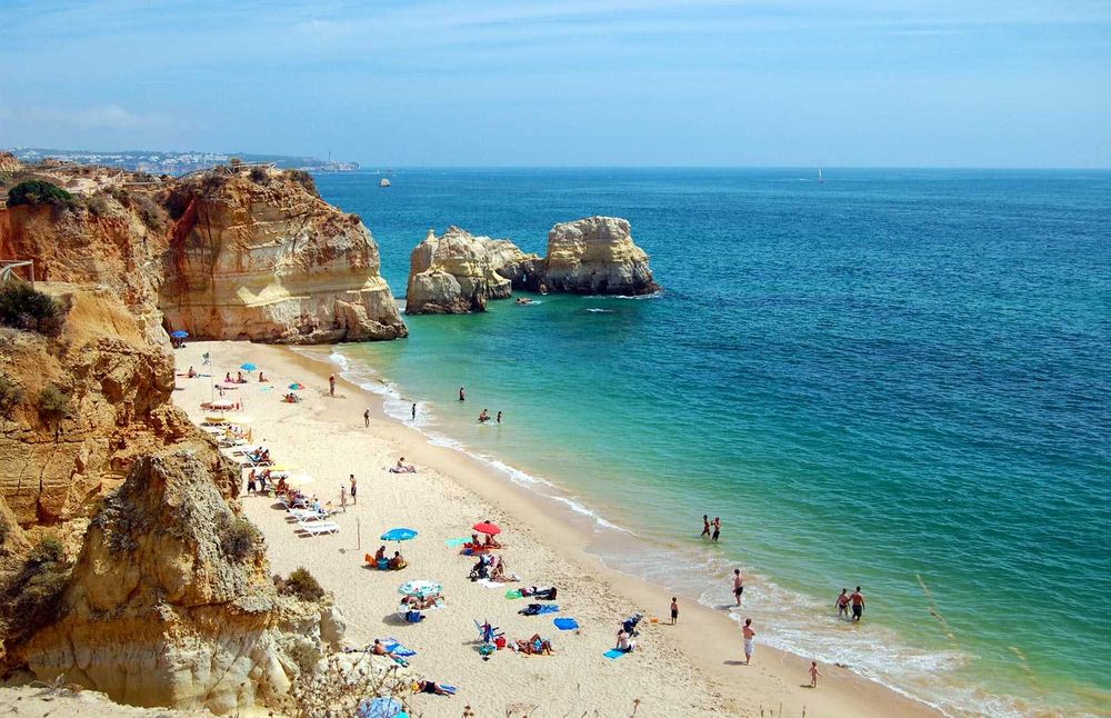 Setembro a preços esp. consulte.- Apartamento T1 Praia da Rocha  Piscina + Garagem em condominio privado.