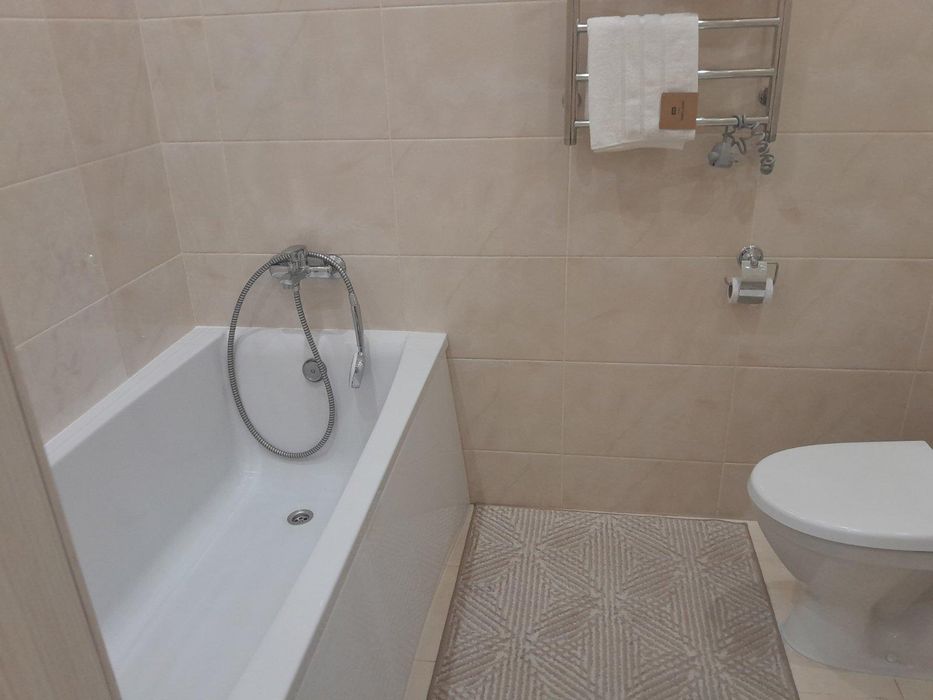 Продам сучасну квартиру у 15-й Перлині. Таїрова. Квартира підходить під державні програми. (360-915)