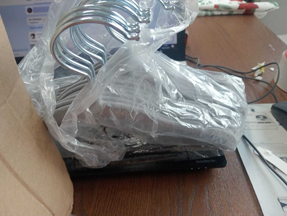 Set 50 Cabides Bebé Veludo Laleni (Novos) – Antiderrapantes Cinza