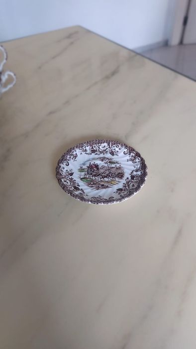 Conjunto de chávenas de café e pires.