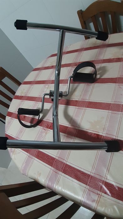 Bicicleta para exercício dos braços e das pernas