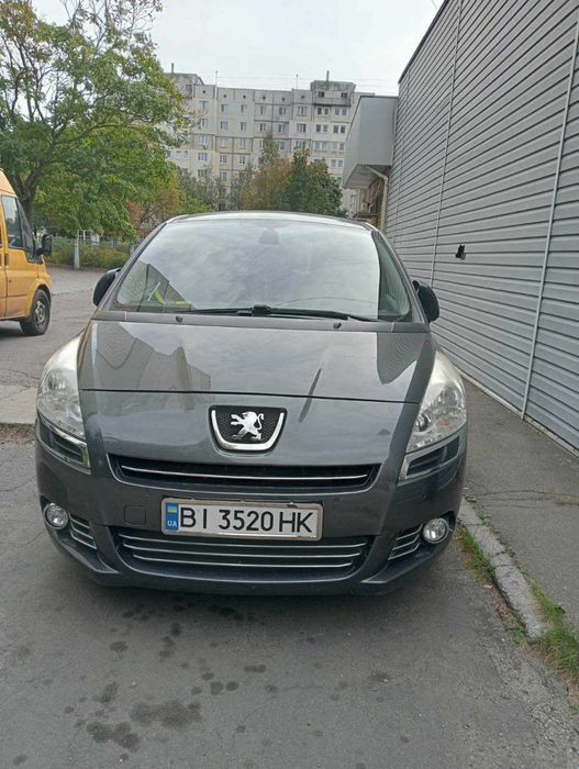 Peugeot 5008 2010 року