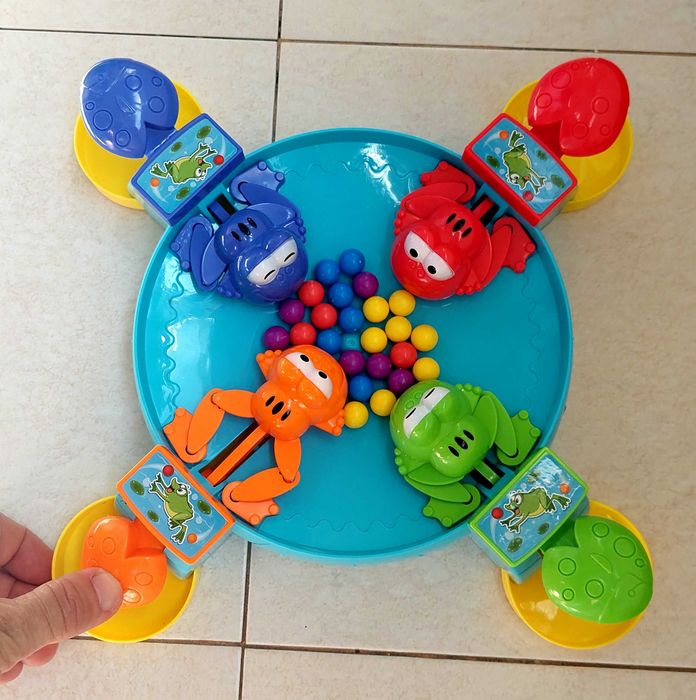 Jogo dos sapos traga bolas
