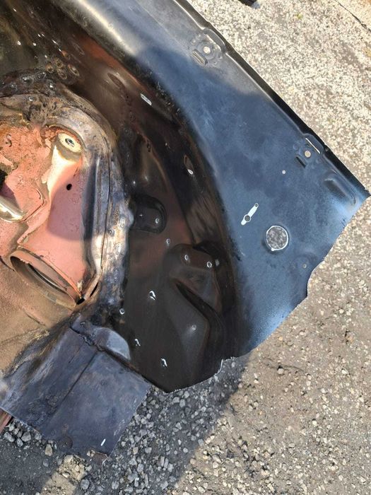 Nadkole ćwiarta prawa przód mercedes W123